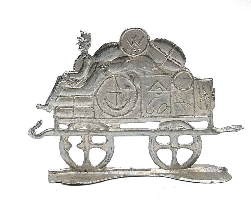 Sächsische „Selleriebahn“ um 1900 – Zinn-Flachfiguren-Modell von Großenhain/Priestewitz, signiert Wilke (34,5 cm)