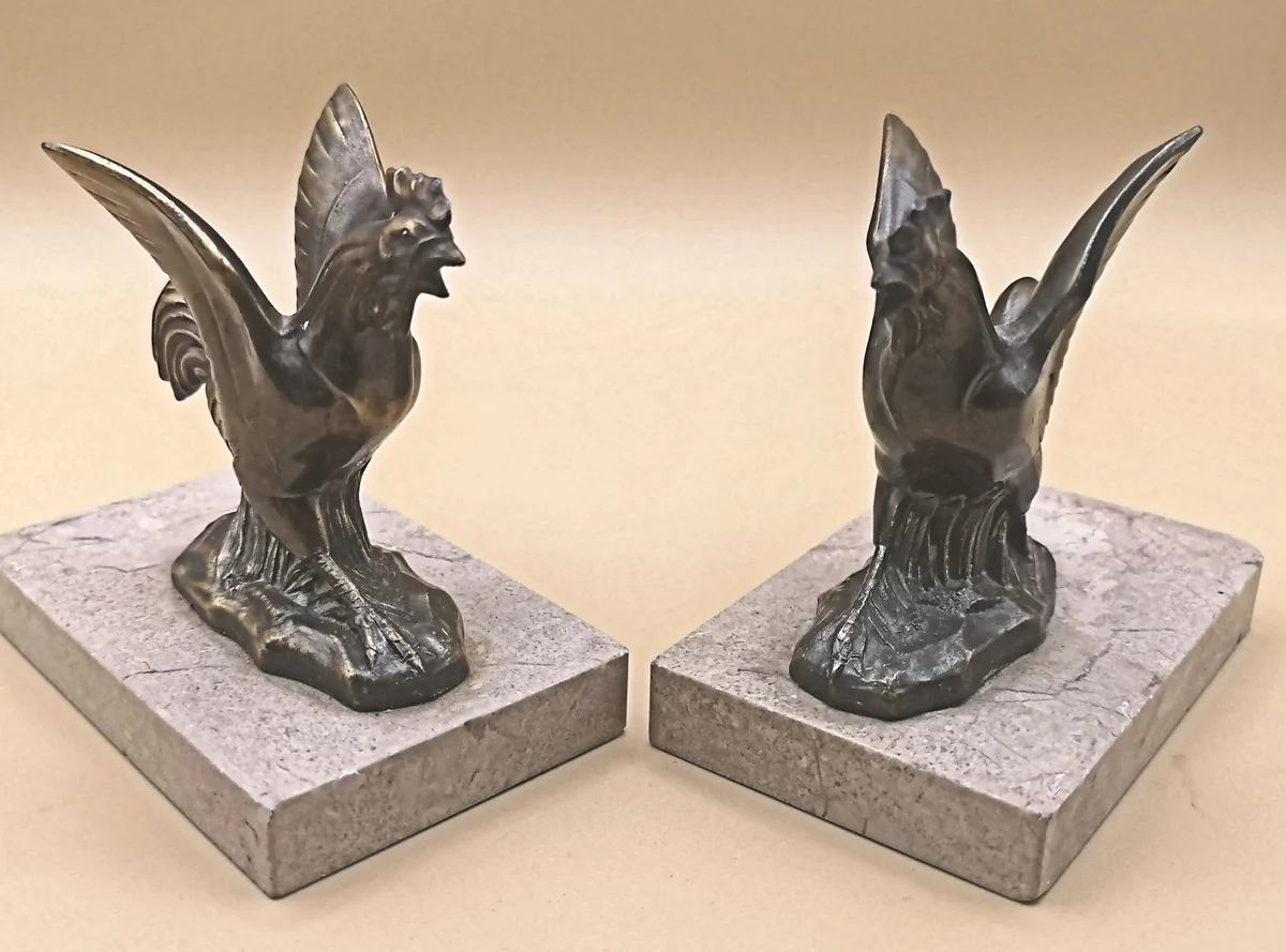 Paar Buchstützen Gockel auf Marmor um 1920