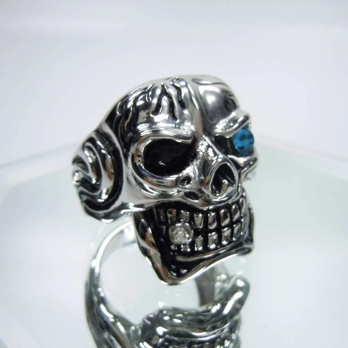 Hammer of Steel - sehr schwerer Totenkopf Deadhead Skull Ring Blue  RG65