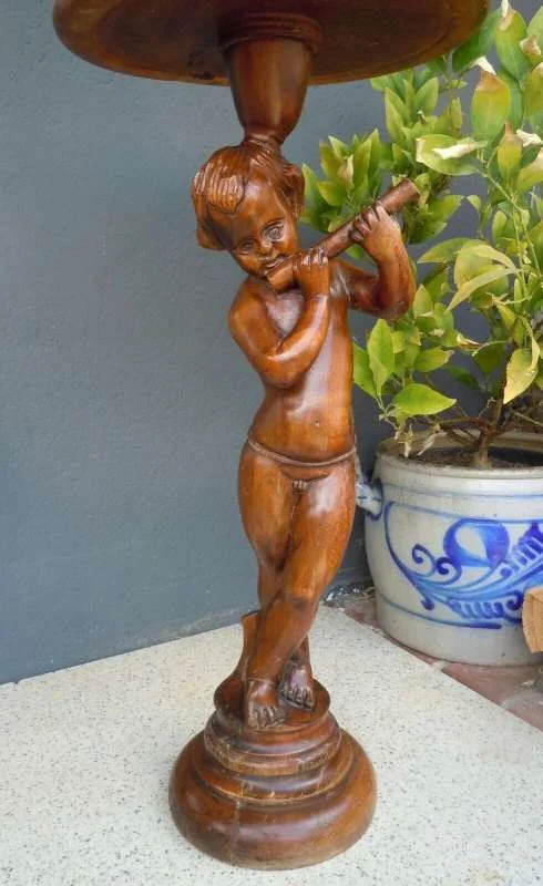 Antiker Blumenständer Blumensäule Podest Tischchen Flötenspieler Putte aus Holz