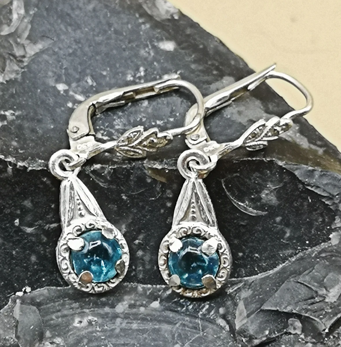 830 Silber Ohrringe Ohrstecker Ohrhänger mit blauen Spinellen