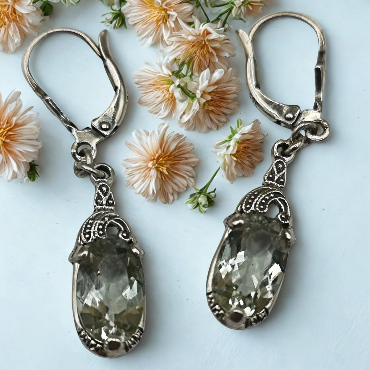 Art Déco Ohrschmuck aus 925 Silber mit grünem Amethyst – filigrane Handarbeit
