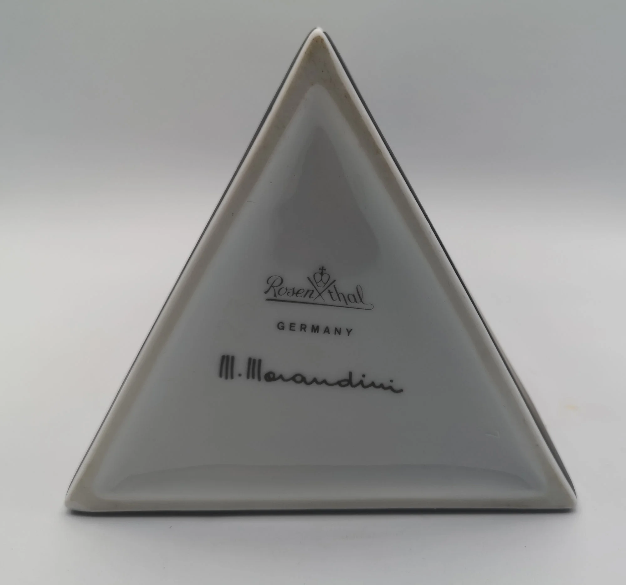 Rosenthal Designervase Marcello Morandini Alphabet – Ikonische Porzellanvase der 80er Jahre 23 cm - schwarz - Buchstabe V+S 2
