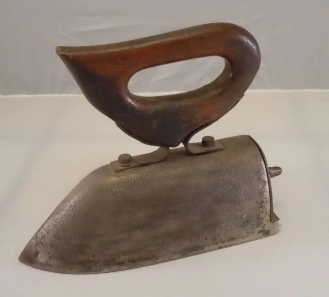 Antikes Kasteneisen / Bügeleisen - Ochsenzunge um 1890