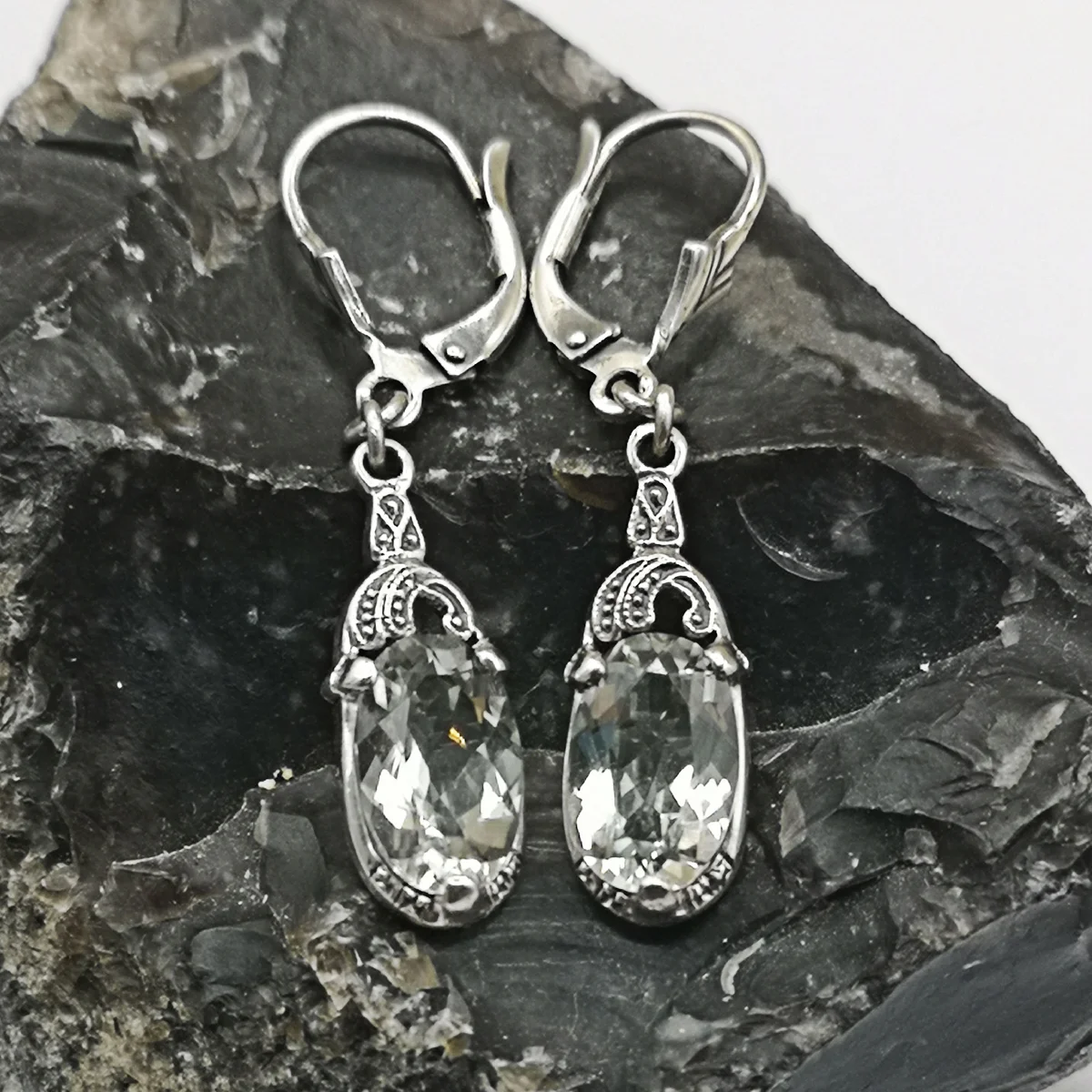 Art Déco Ohrschmuck aus 925 Silber mit grünem Amethyst – filigrane Handarbeit