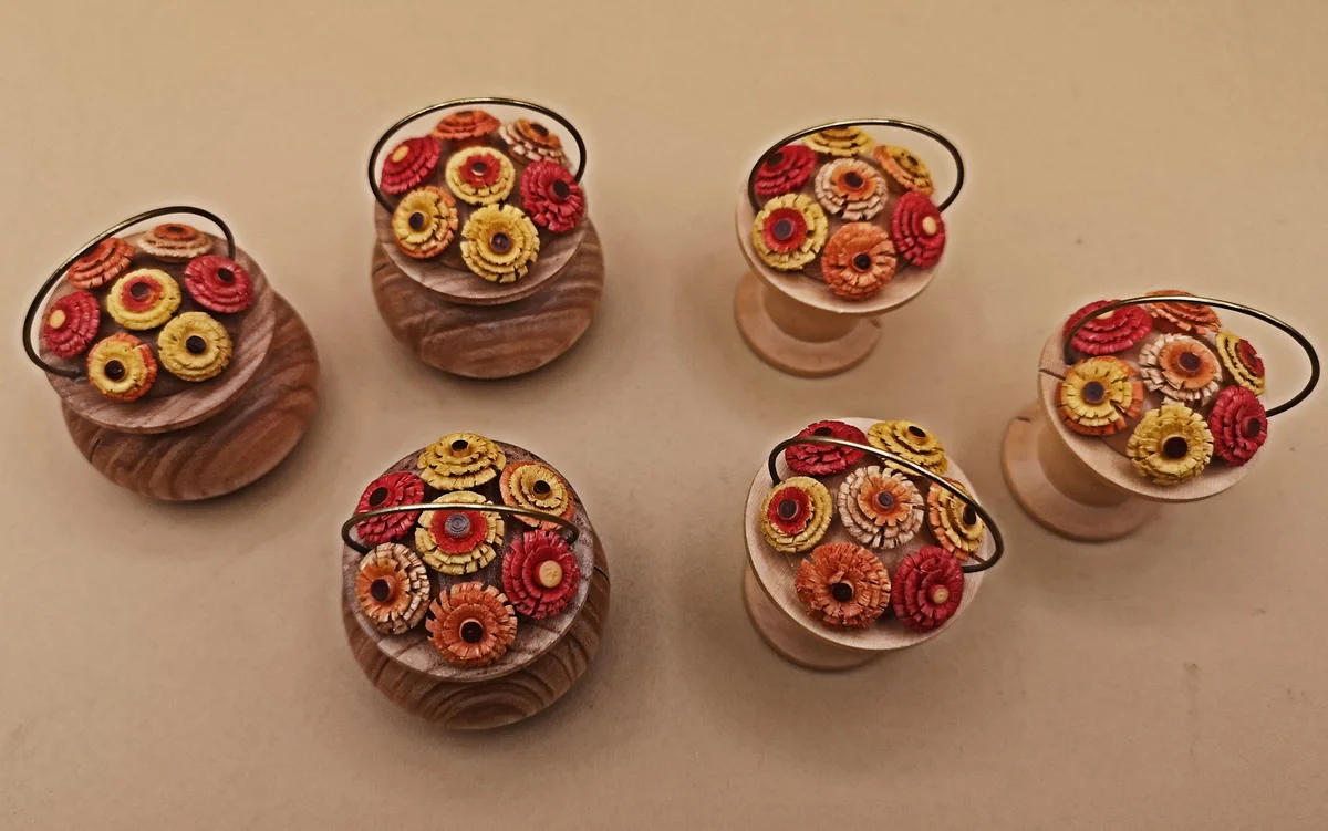 6 handgefertigten Blumenkörben / Tischkartenhalter aus dem Erzgebirge