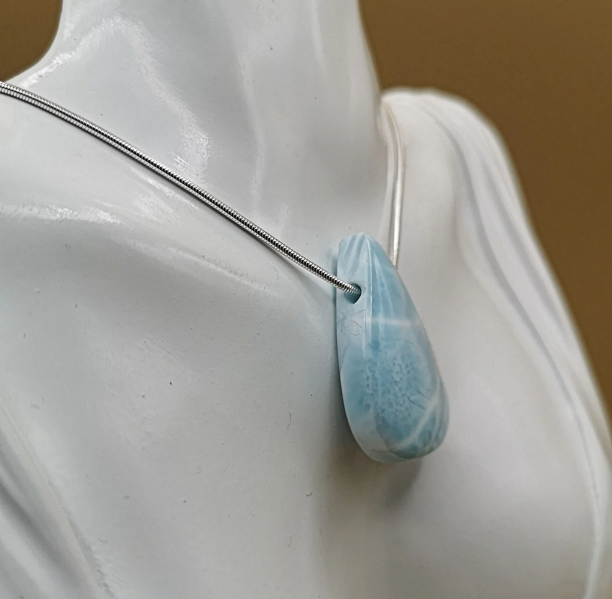 Edler, moderner Larimar Anhänger an 925 Silber Schlangenkette