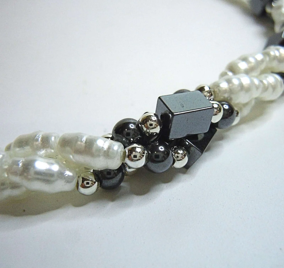 Black & White Hämatit Perlen Kette / Collier – 45 cm | Designer Unikat