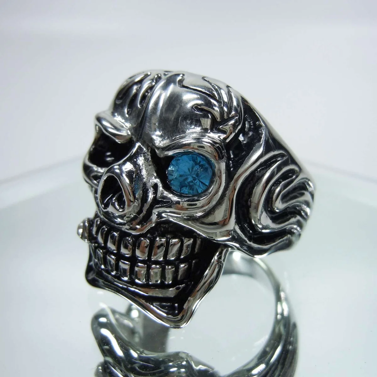 Hammer of Steel - sehr schwerer Totenkopf Deadhead Skull Ring Blue  RG65