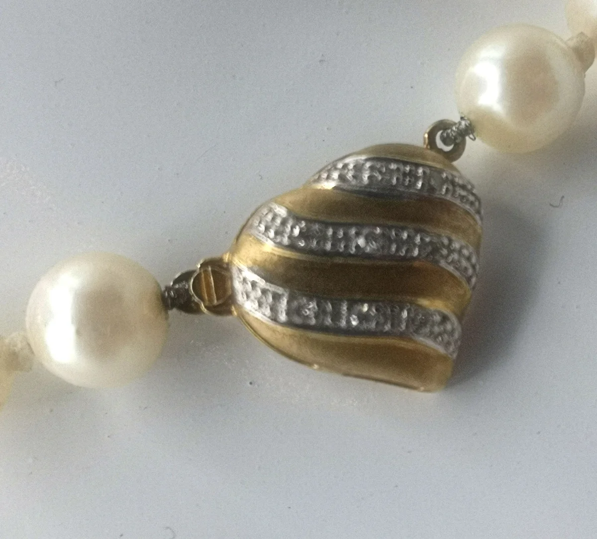 Akoya Perlencollier 7 mm mit Herz-Verschluss aus 585 Gelbgold & Diamanten – Zeitlos Elegant
