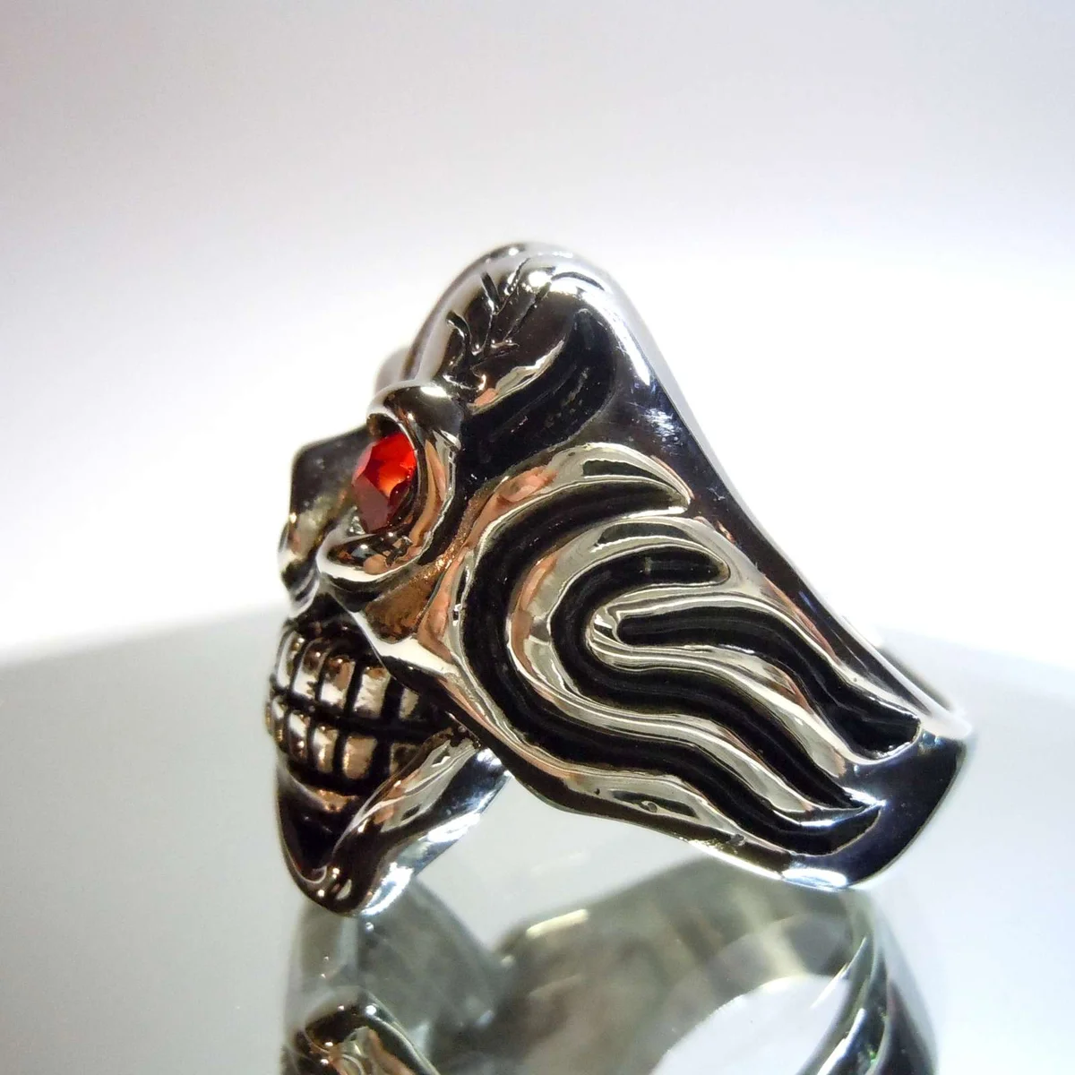 Hammer of Steel - sehr schwerer Totenkop Deadhead Skull Ring Red  RG69