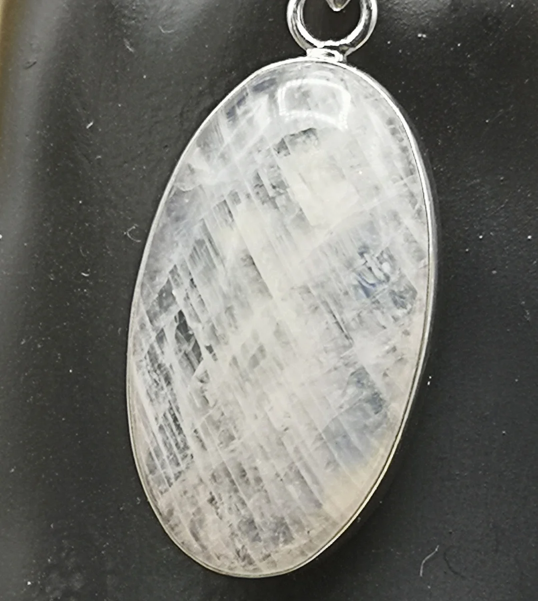 Edler Regenbogen-Mondstein Anhänger – Oval (35x20 mm) in 925 Silber inkl. 55 cm Panzerkette