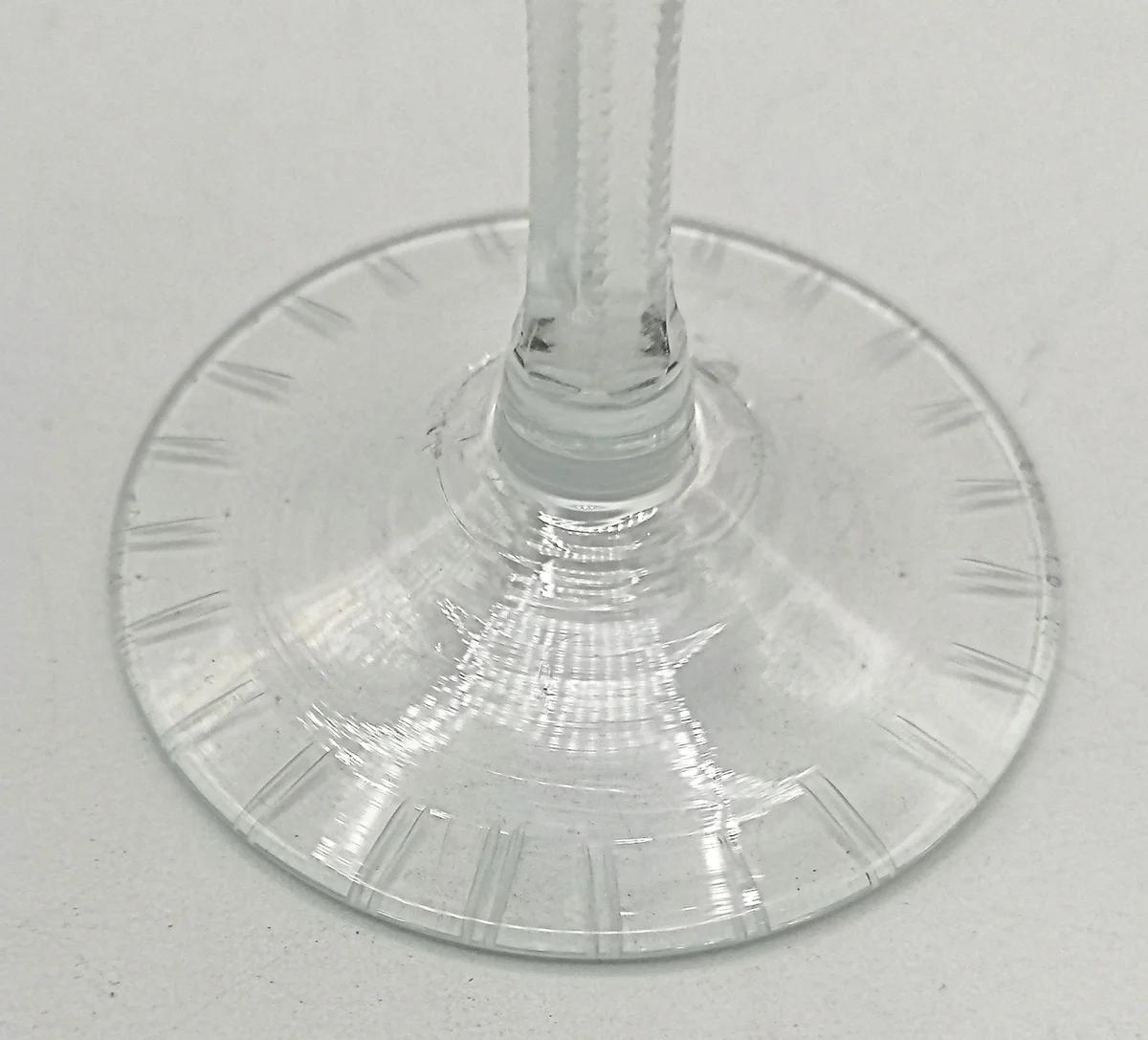 Antikglas Weinglas aus den 50er Jahren handgeschliffen blau