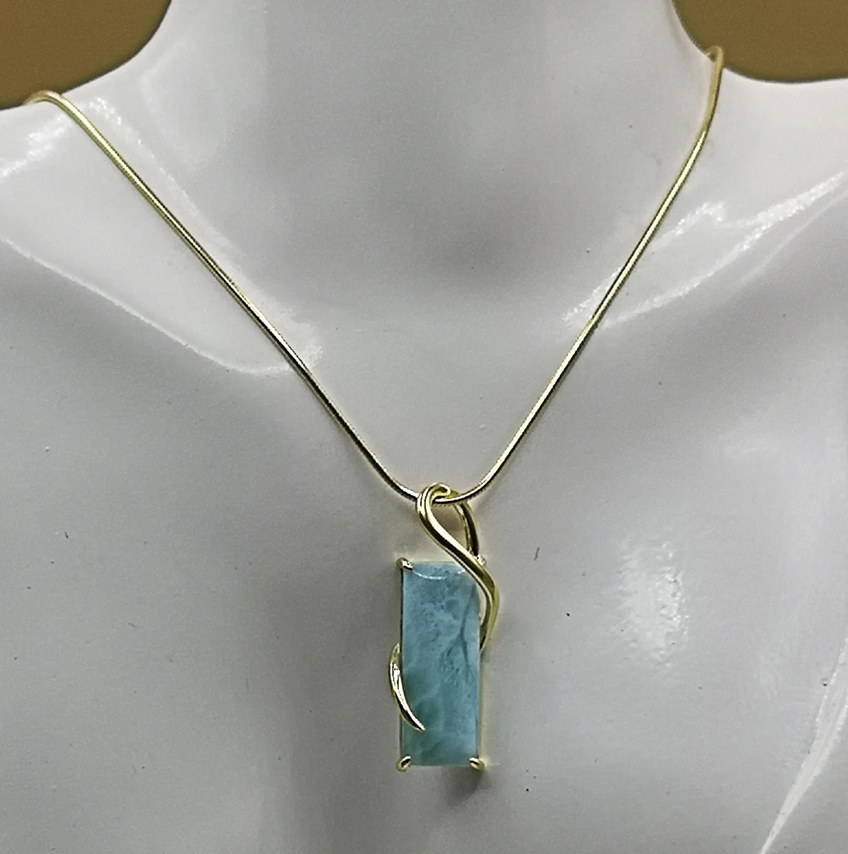 Larimar Anhänger 925 Silber vergoldet mit Schlangenkette 45 cm – 8,5 ct Edelstein 36 x 13 mm