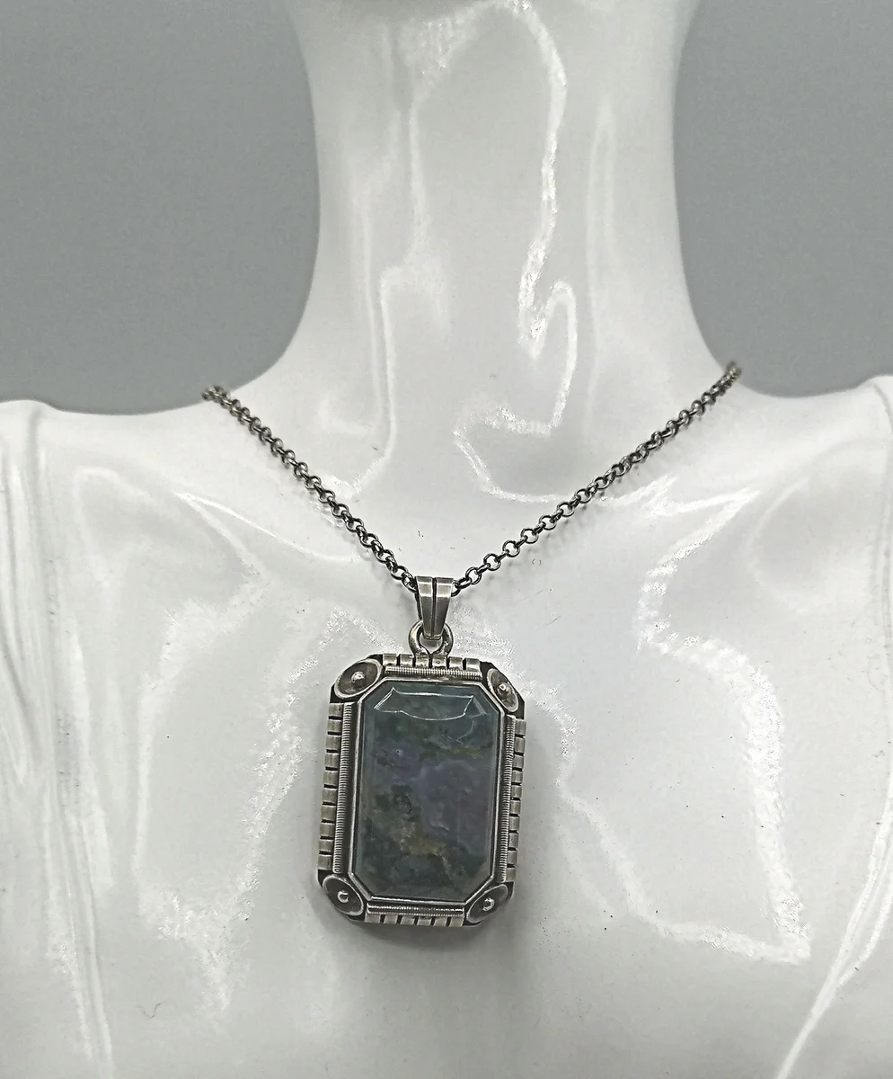 Edler Art-Deco Anhänger mit Moosachat in 830 Silber – Original um 1930 mit neuer 925er Silberkette