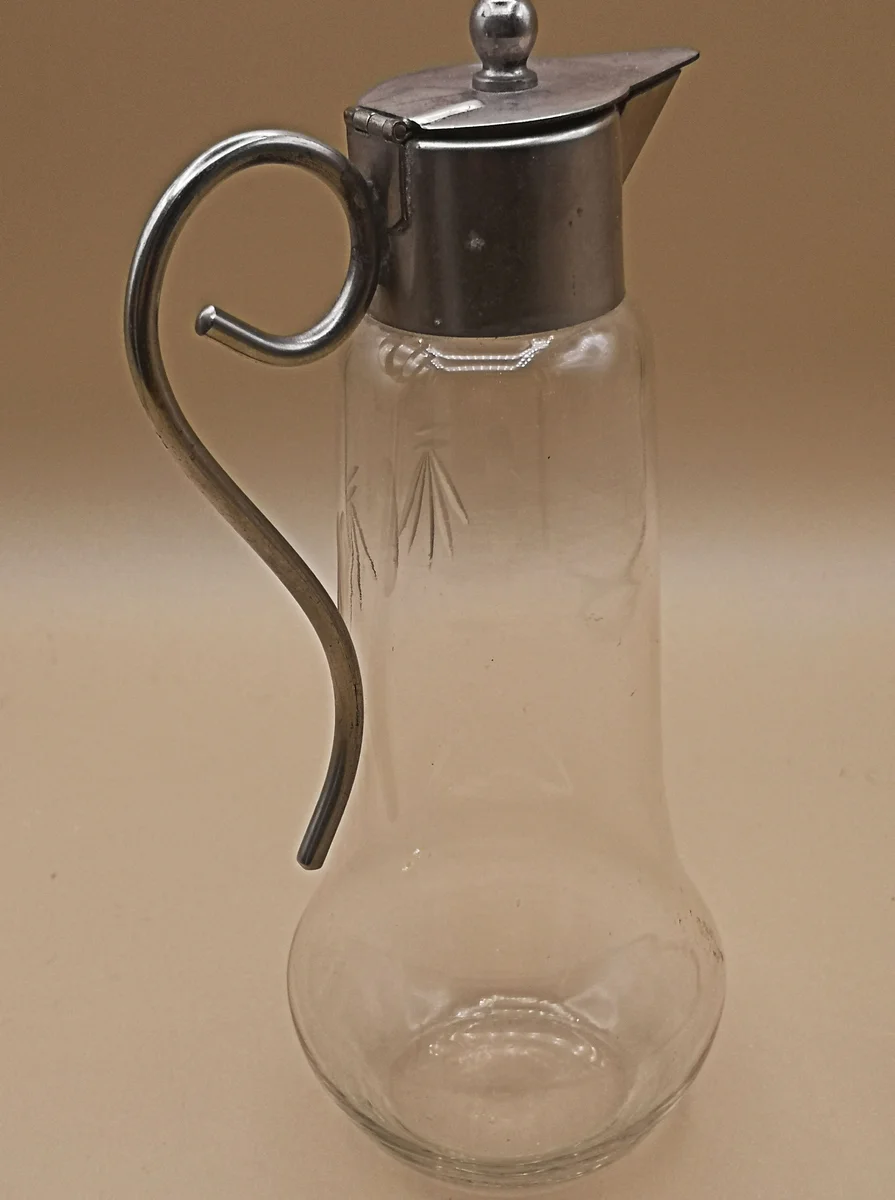 Antike Glaskaraffe Jugendstil um 1900–1920 – Glas mit vernickelter Montierung, 20 cm