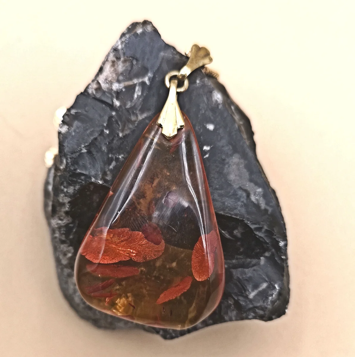 Baltischer ART DECO Bernstein Anhänger mit Kette Gold (1)