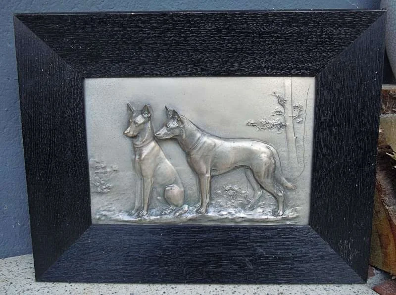 Fritz Diller Hunderelief in Holzrahmen Galvanoplastik Schäferhunde