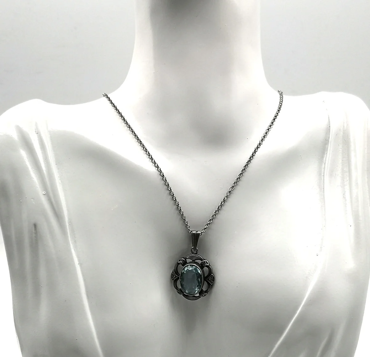 835 Silber Jugendstil Anhänger mit Blautopas – um 1925 an Silberkette