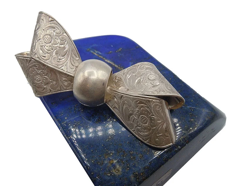 Exklusive Jugendstil Silber Schleifen Brosche – Handgefertigtes Unikat mit floraler Ornamentik