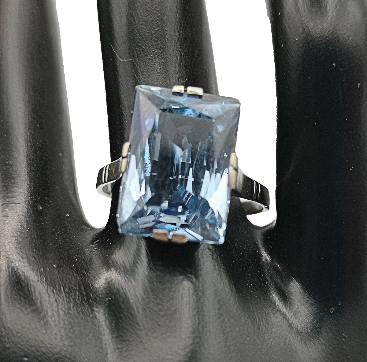 Art Déco Ring mit facettiertem Blautopas – Handgefertigter Silberring 935 aus Pforzheim