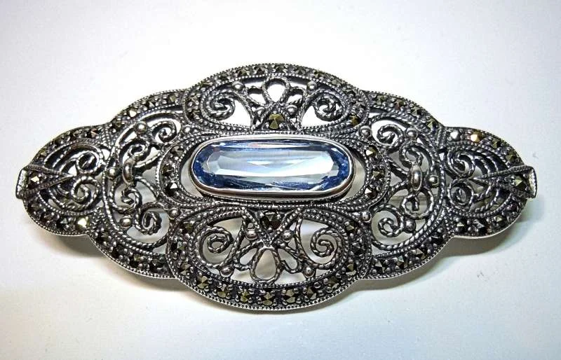 Aufwendig ovale Silber Jugendstil Aquamarin Brosche mit handgefaßten Markasiten