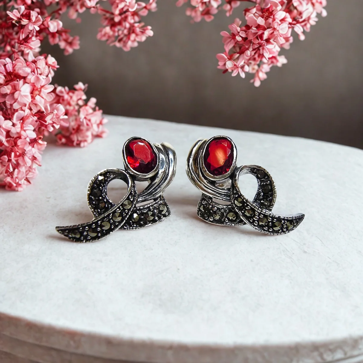 Jugendstil Ohrringe aus 925 Silber mit Granat & Markasit – Elegante Ohrstecker