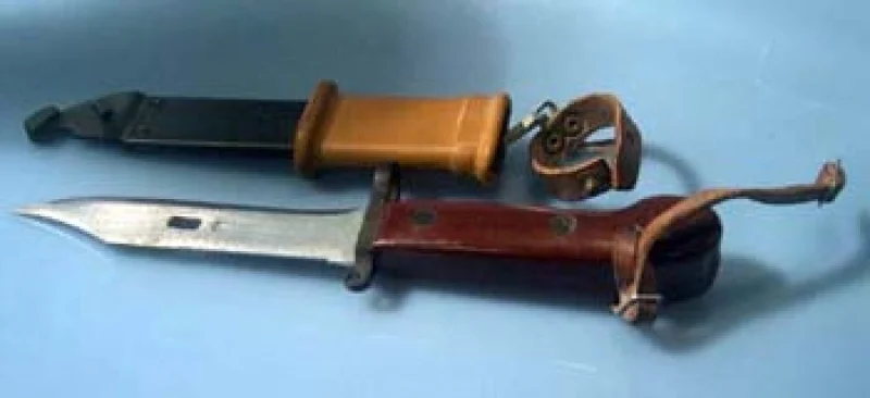 Bajonett Seitengewehr mit Koppelschuh für AK 47