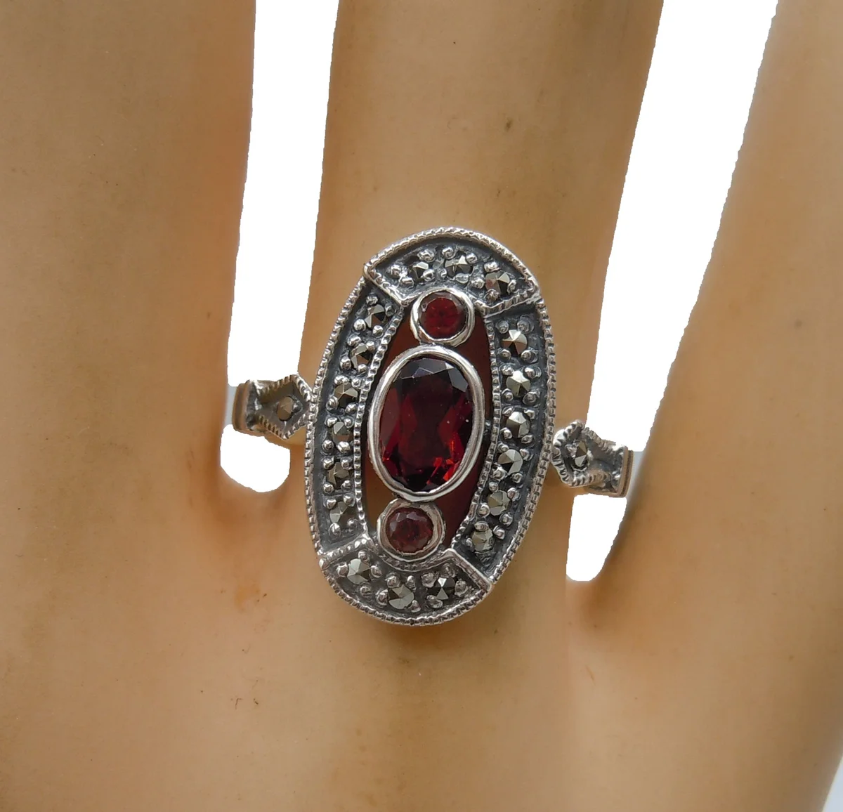 Silber Jugendstil Ring mit Granatbesatz und Markasiten  RG 56