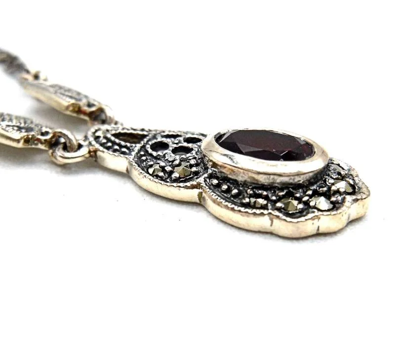 Zierliches Jugendstil Silber Collier mit Granat und Markasiten