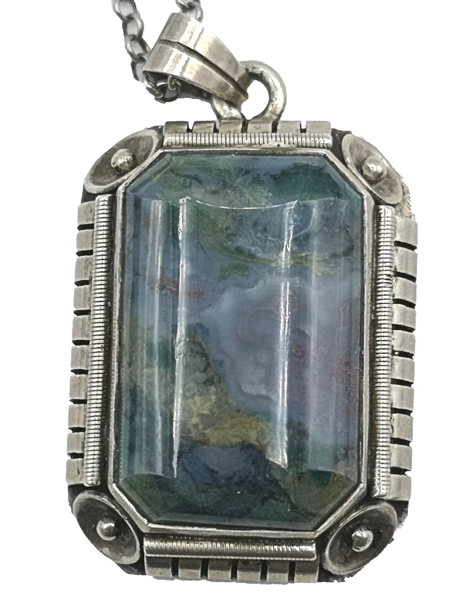 Edler Art-Deco Anhänger mit Moosachat in 830 Silber – Original um 1930 mit neuer 925er Silberkette