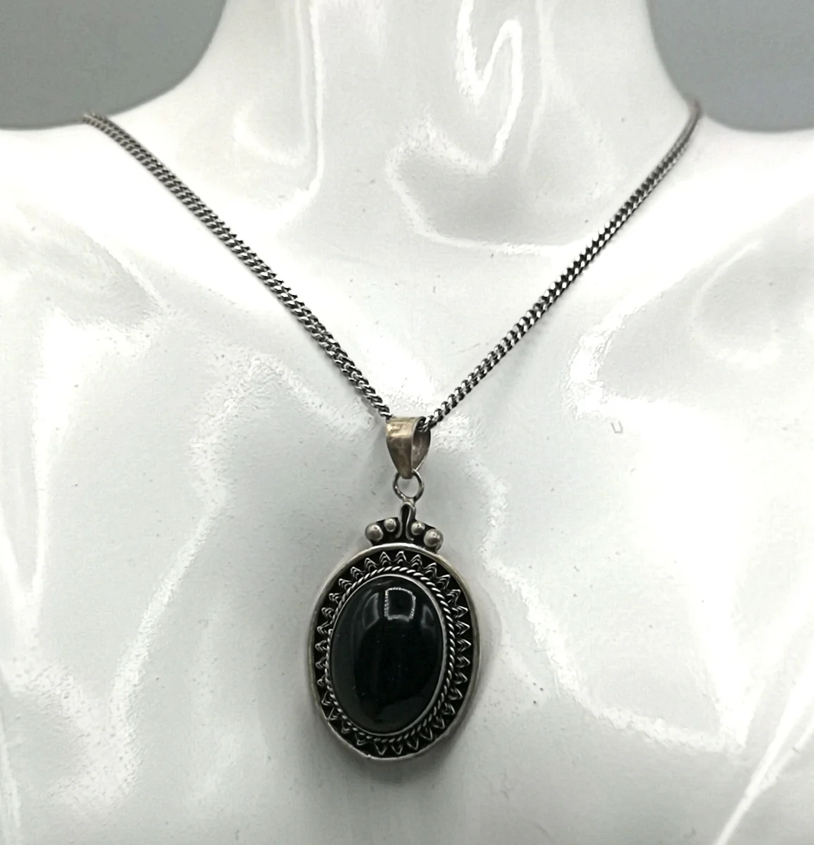 ART DECO Silber Anhänger mit Obsidian an Kette um 1935
