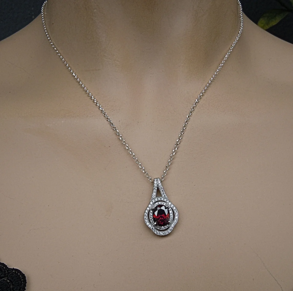 Zierliches Jugendstil Silber Collier mit Granat