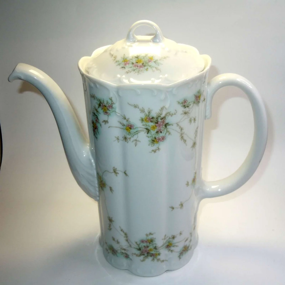 Rosenthal - Monbijou Grüne Ranke- Kaffeekanne mit Deckel - H 20cm