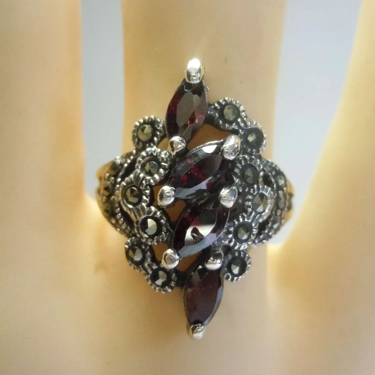Granat Jugendstil Navette Silber Ring mit Markasit RG62