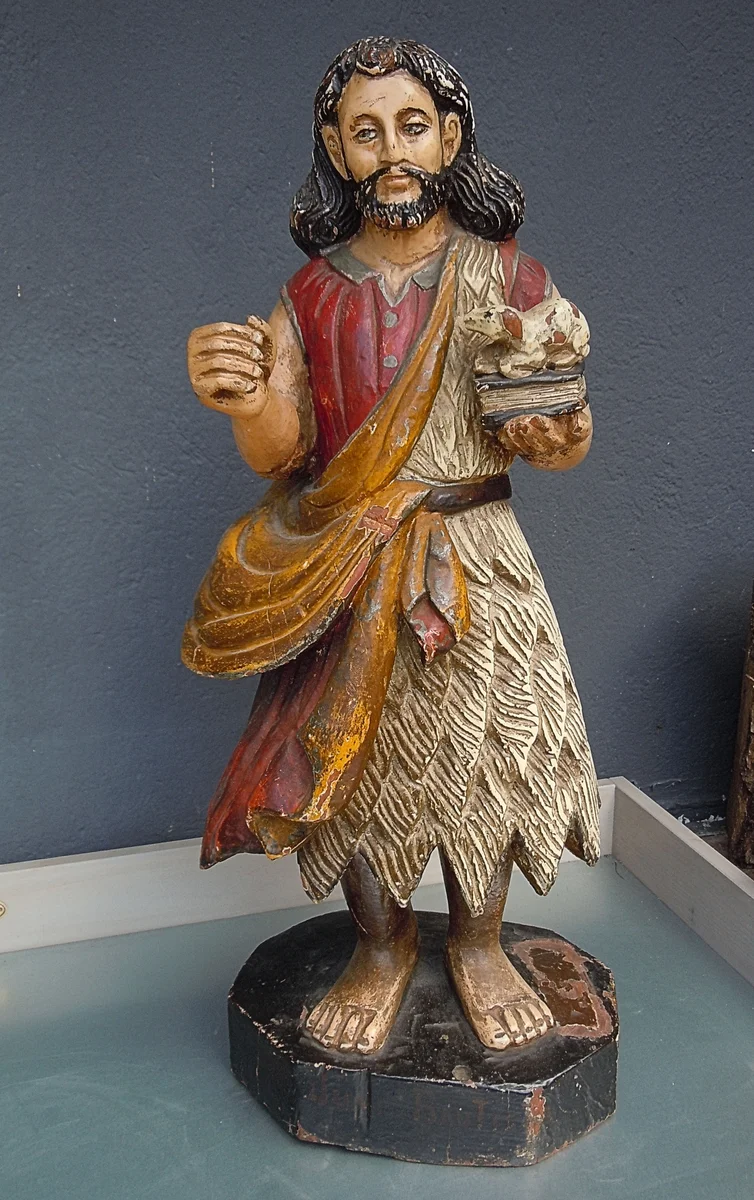 Beeindruckende geschnitzte Holzstatue „Johannes der Täufer“ – Antike polychrome Figur aus dem 19. Jahrhundert