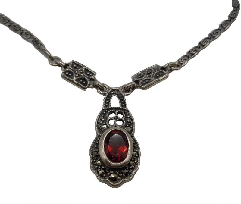 Zierliches Jugendstil Silber Collier mit Granat und Markasiten