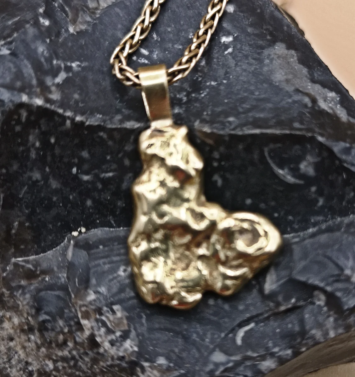 Goldnugget / Goldklumpen Anhänger aus 750 Gold mit Öse