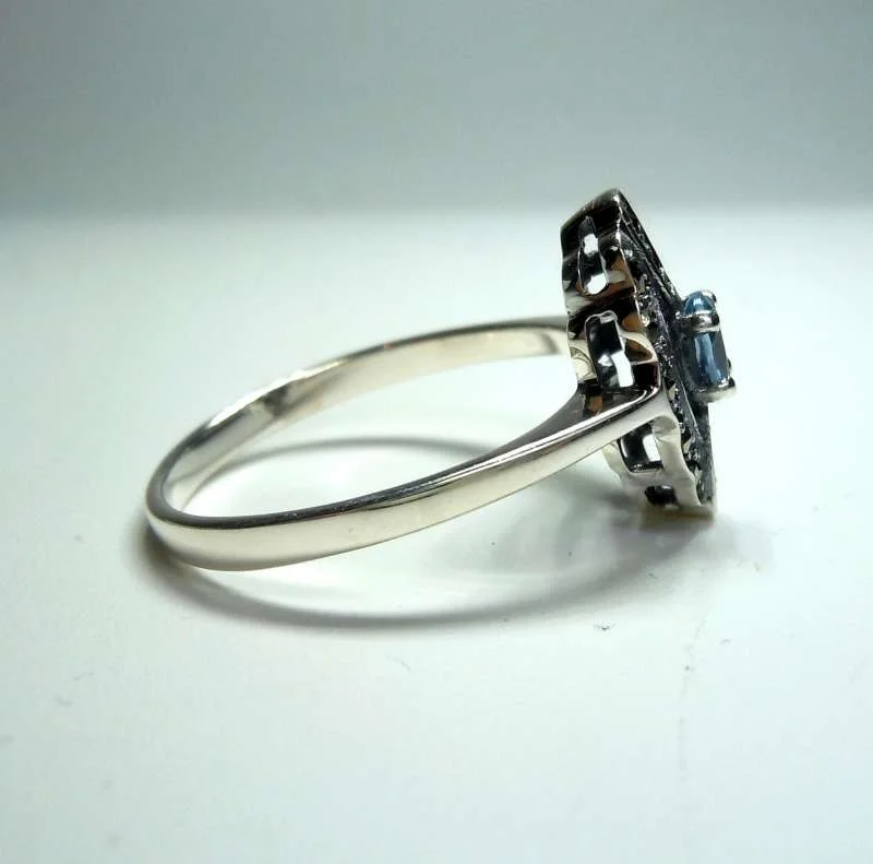 Feiner Silber Jugendstil Ring mit ovalem Aquamarin + Markasiten handgefaßt RG57