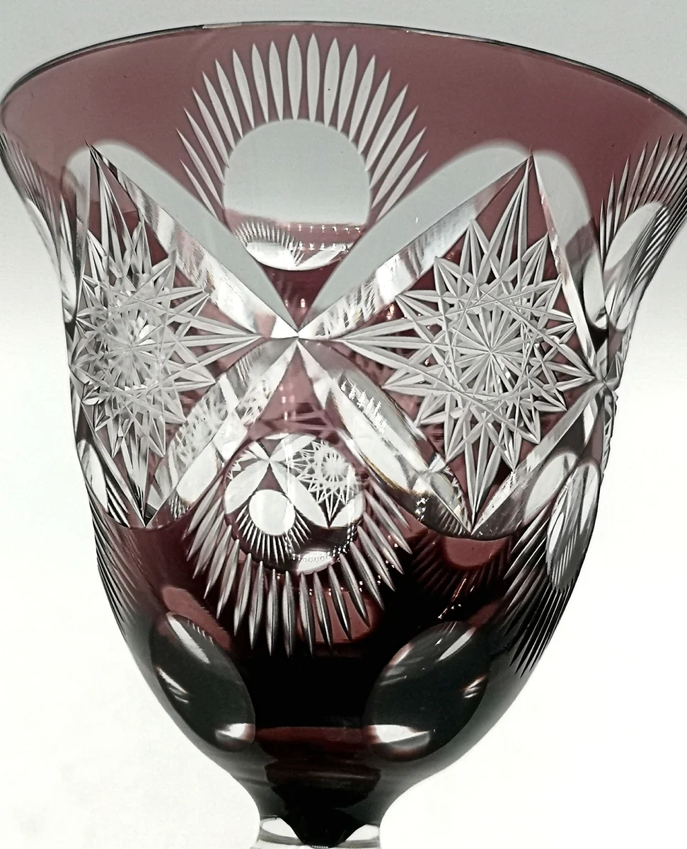 Antikglas Weinglas aus den 30er  Jahren  handgeschliffen Rot