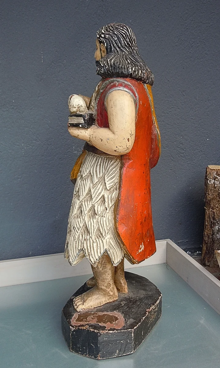 Beeindruckende geschnitzte Holzstatue „Johannes der Täufer“ – Antike polychrome Figur aus dem 19. Jahrhundert