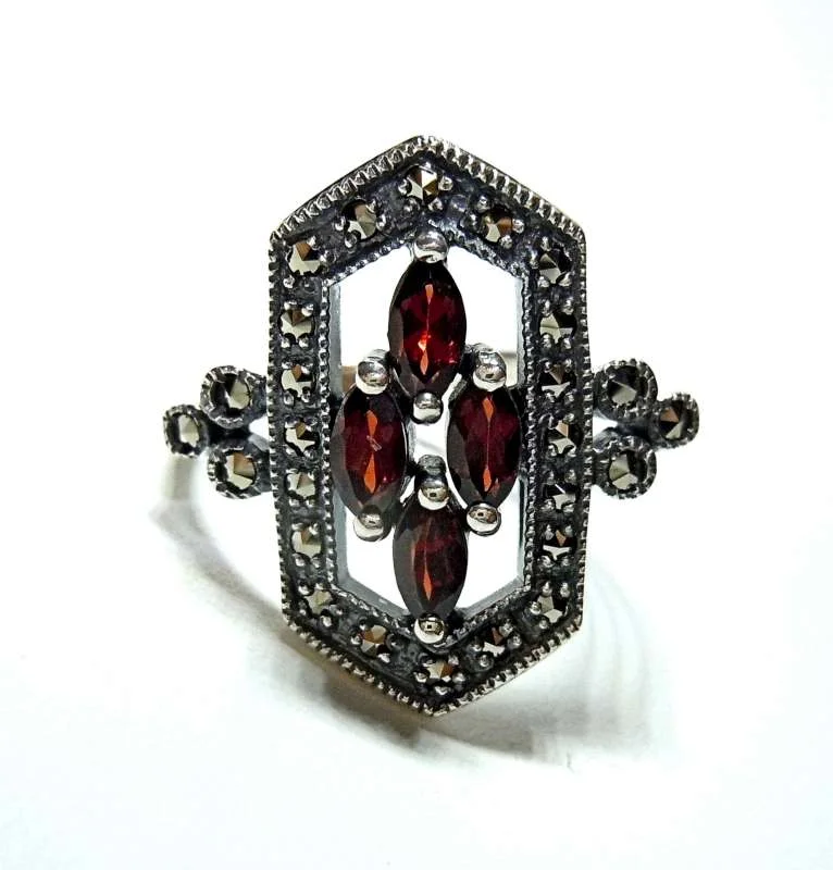 Silber ART DECO Ring mit Granatbesatz und Markasiten RG57