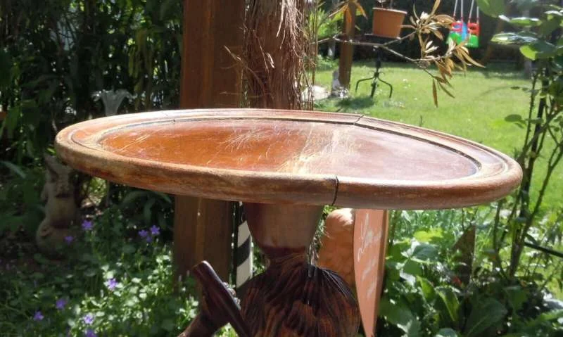 Antiker Blumenständer Blumensäule Podest Tischchen Flötenspieler Putte aus Holz