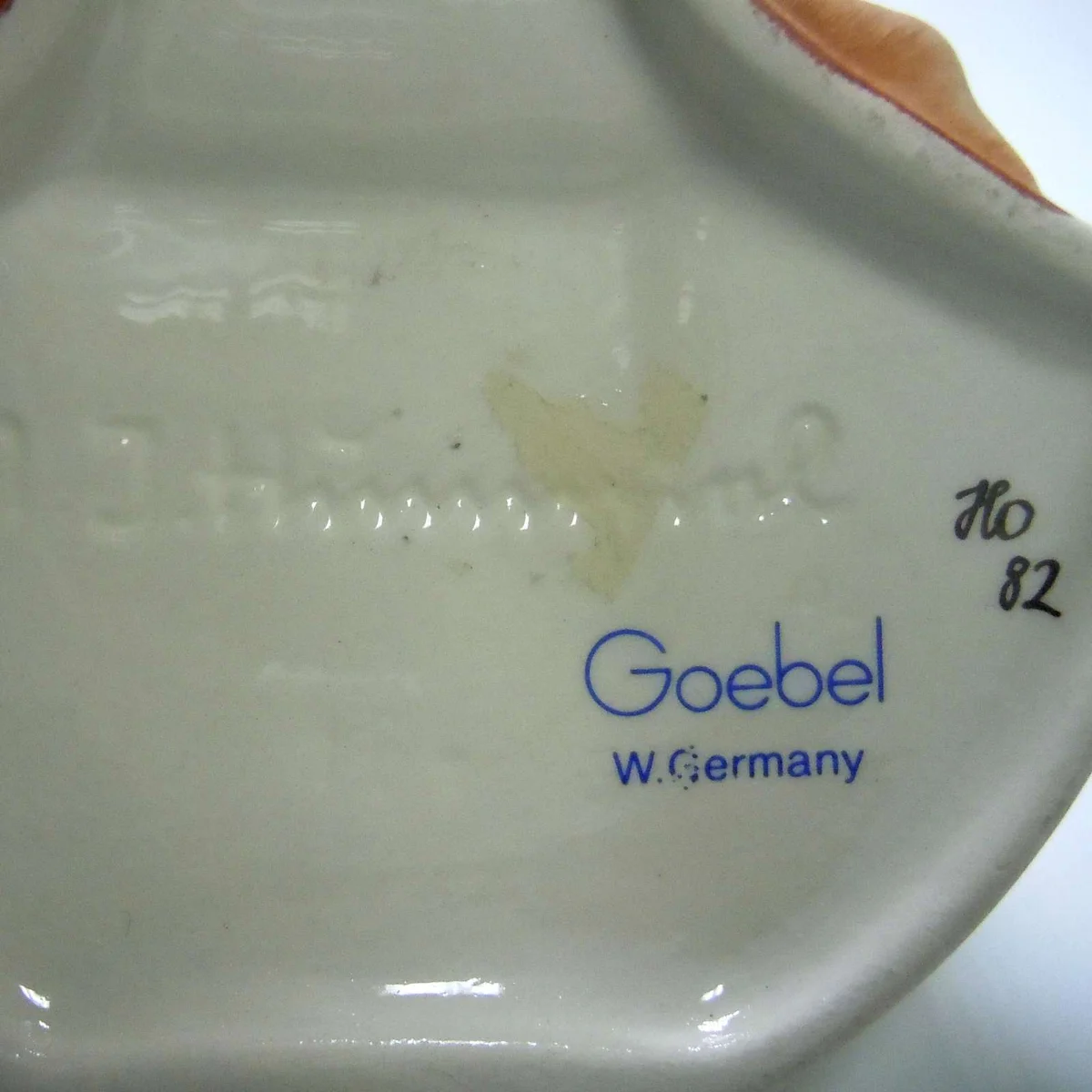Hummel / Goebel Weihkessel sitzender Engel (TMK6)