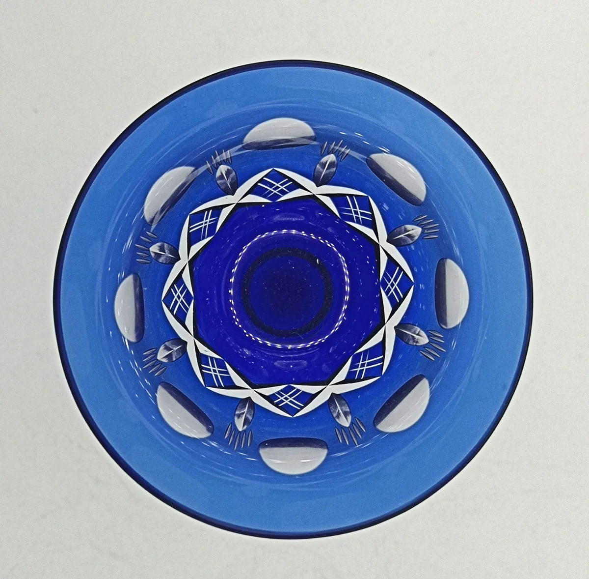 Antikglas Weinglas aus den 50er Jahren handgeschliffen blau