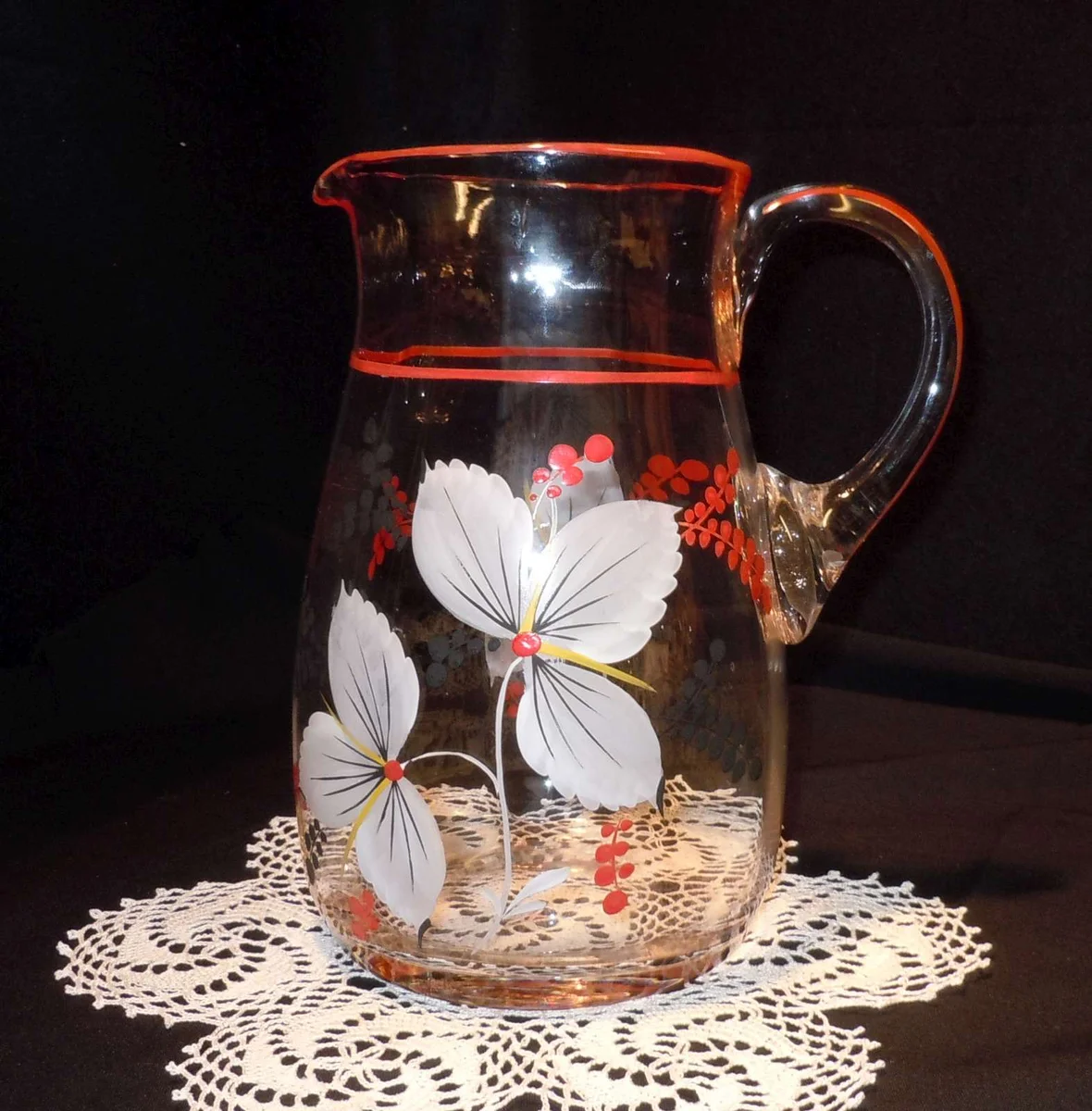 Traumhafter Henkelkrug mit floraler Malerei Böhmen um 1930