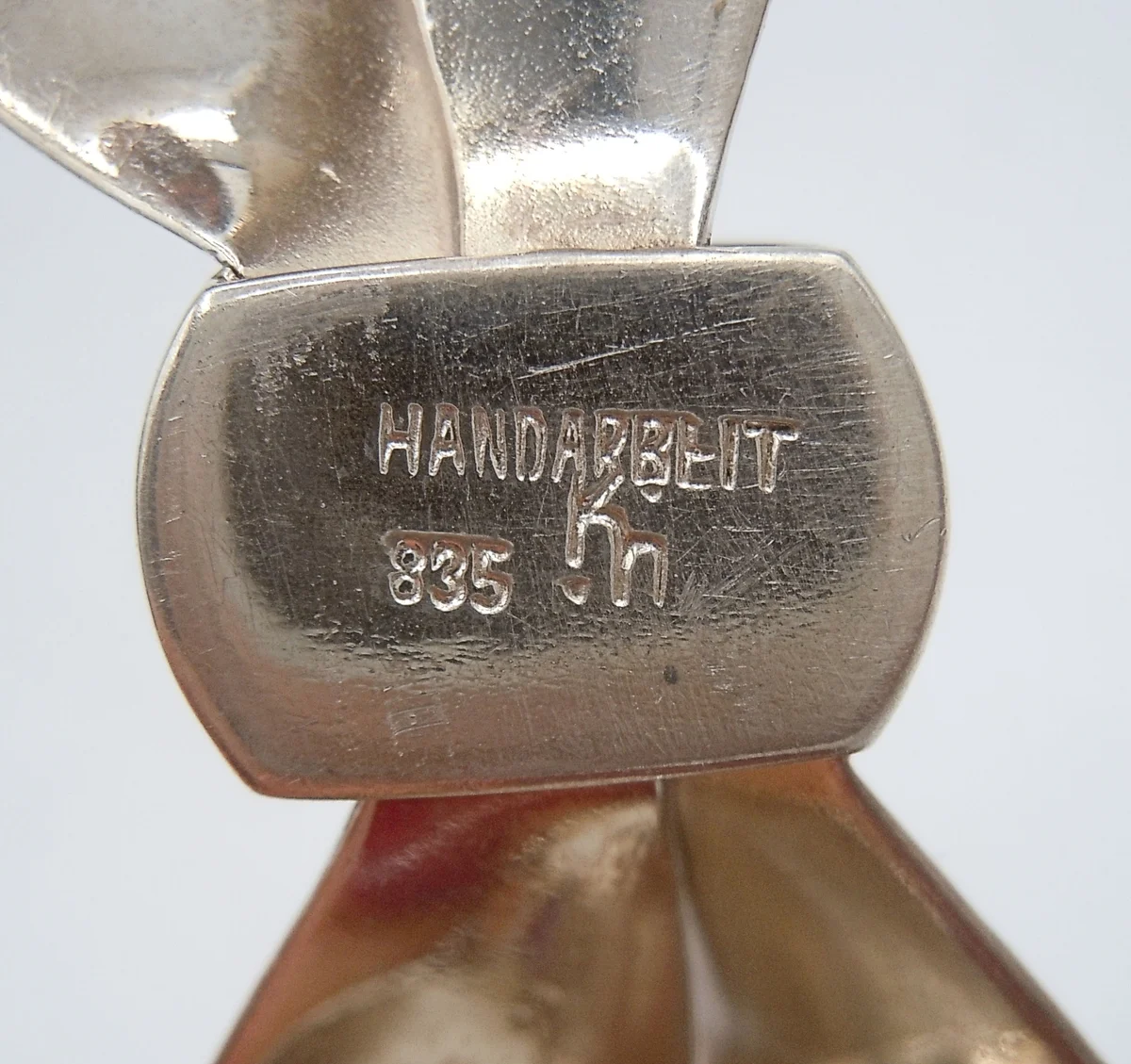 Exklusive Jugendstil Silber Schleifen Brosche – Handgefertigtes Unikat mit floraler Ornamentik