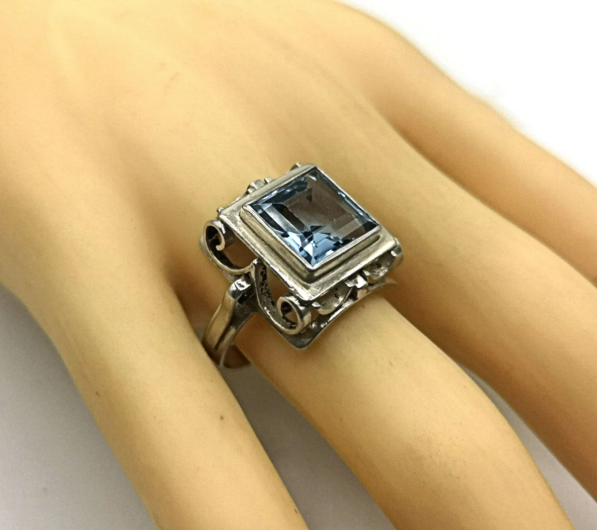 Jugendstil Silberring mit facettiertem Blautopas – Handarbeit von Kollmar & Jourdan, RG57