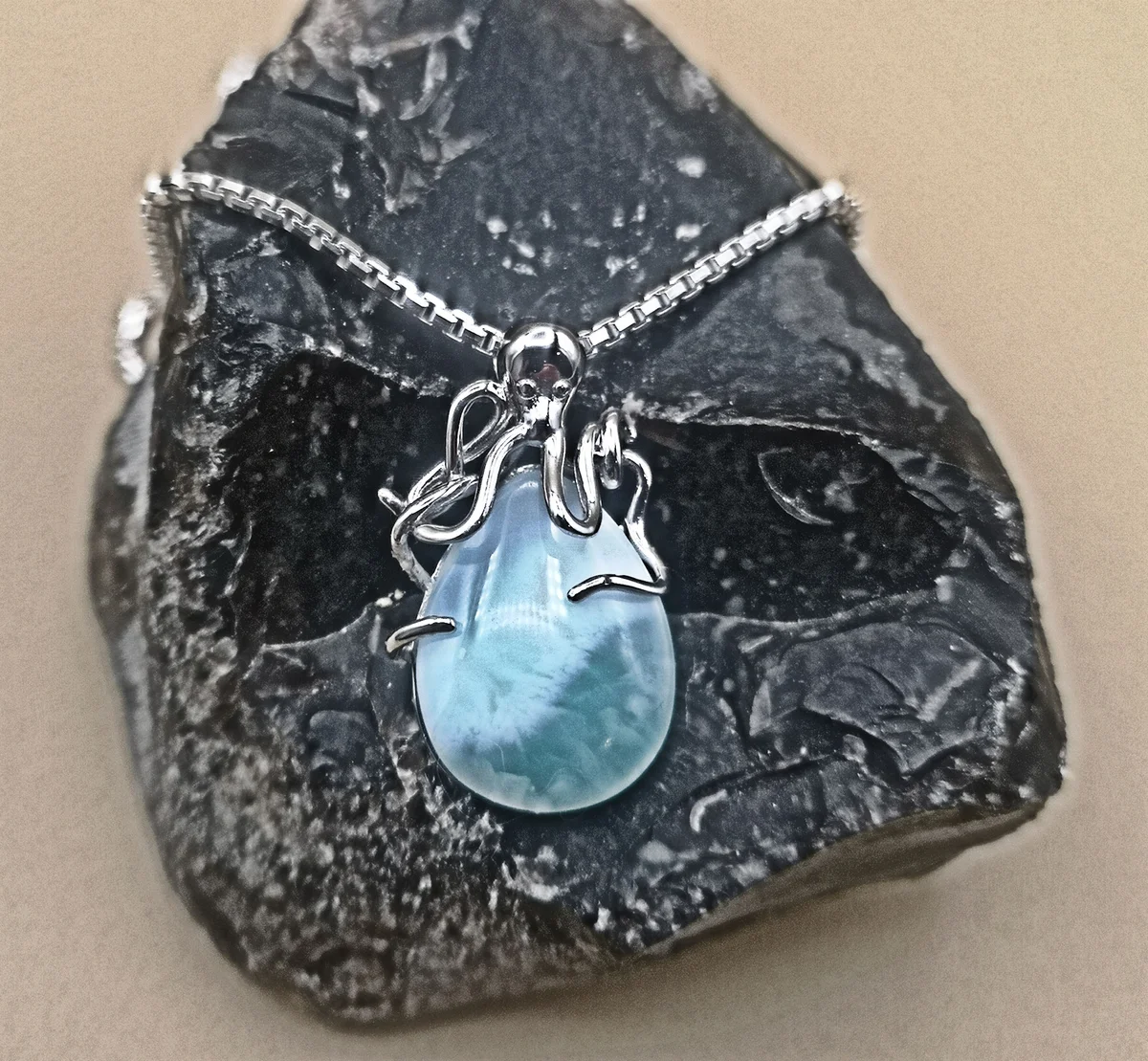 Karibischer Larimar Oktopuss Anhänger an Silberkette 925 Silber