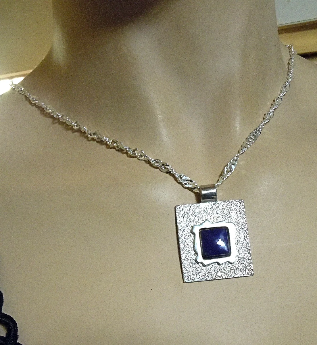 925 Silber Modernist Anhänger mit Blauem Achat – Einzigartiges Conversation Piece